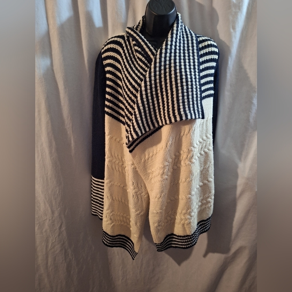 GAP Women's Black and White Knit Cardigan